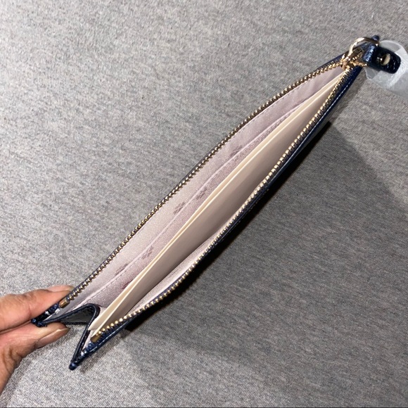 🔴SOLD🔴 Kate Spade Spencer Metallic Wristlet - Picture 6 of 12